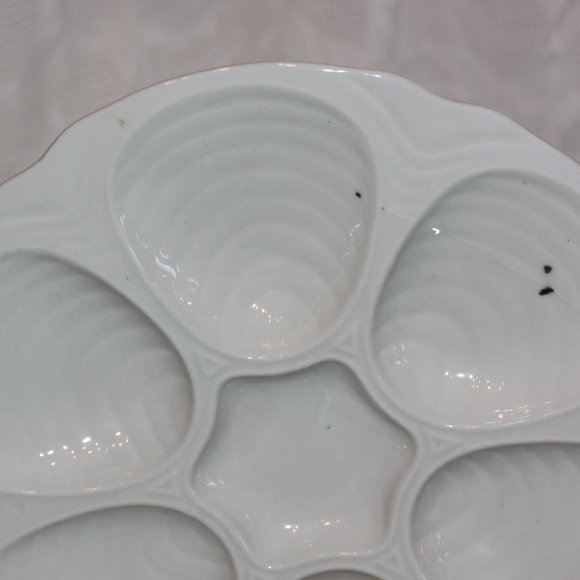 Vintage (2) HALL Pottery, White Oyster Clam plate w/scalloped edge - Picture 2 of 4
